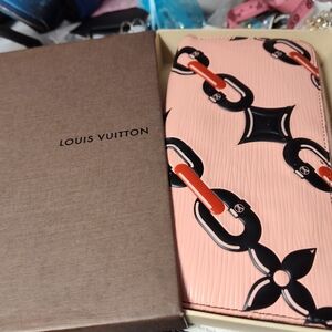 Louis Vuitton Rare And LimitedLeather Chain And Flower Wallet